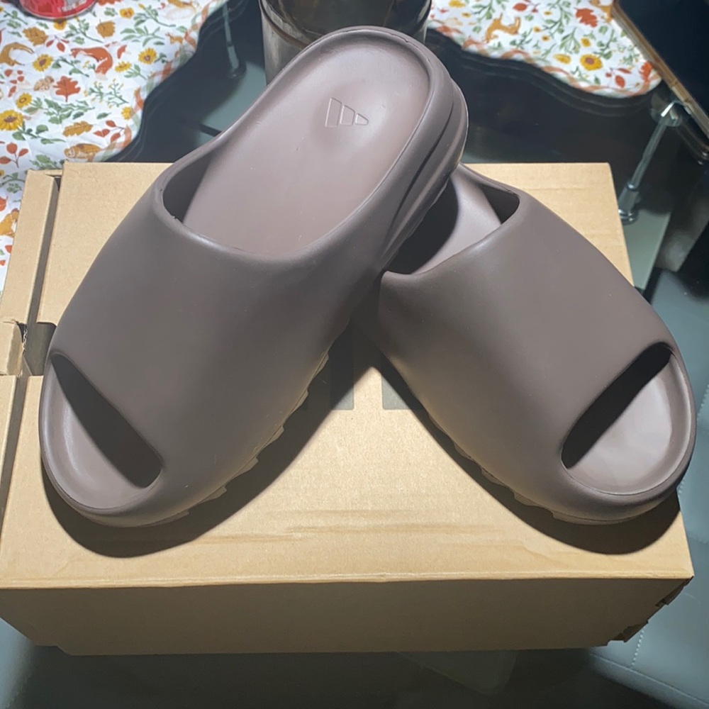 Yeezy Slide new